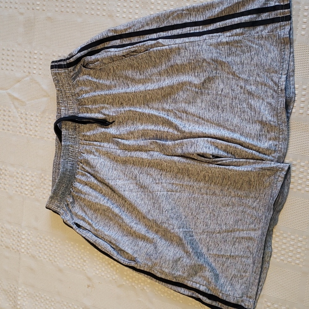 Real Essentials Shorts Men's Small